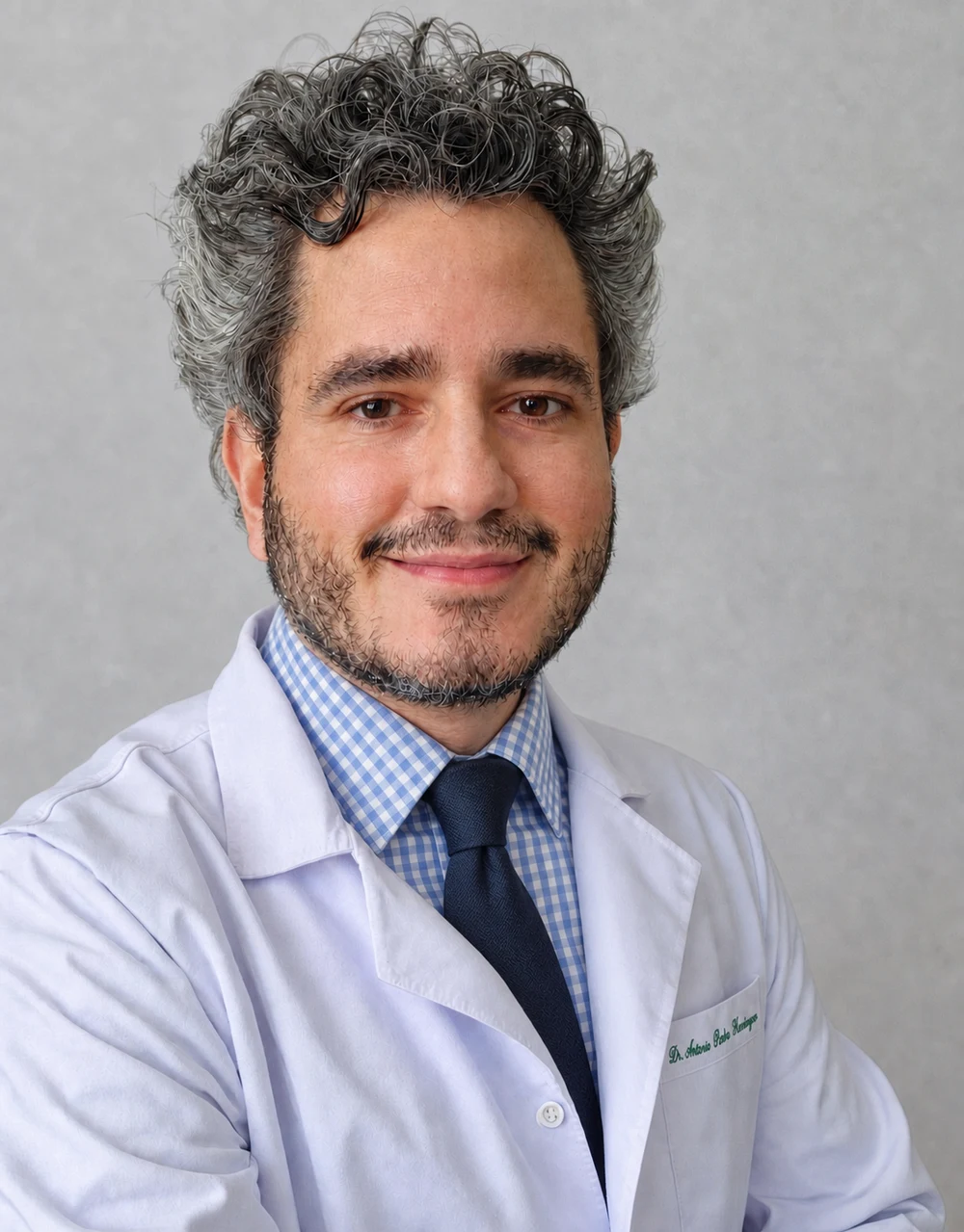 Retrato do Dr. Antonio Pedro Ribeiro Heringer com jaleco médico